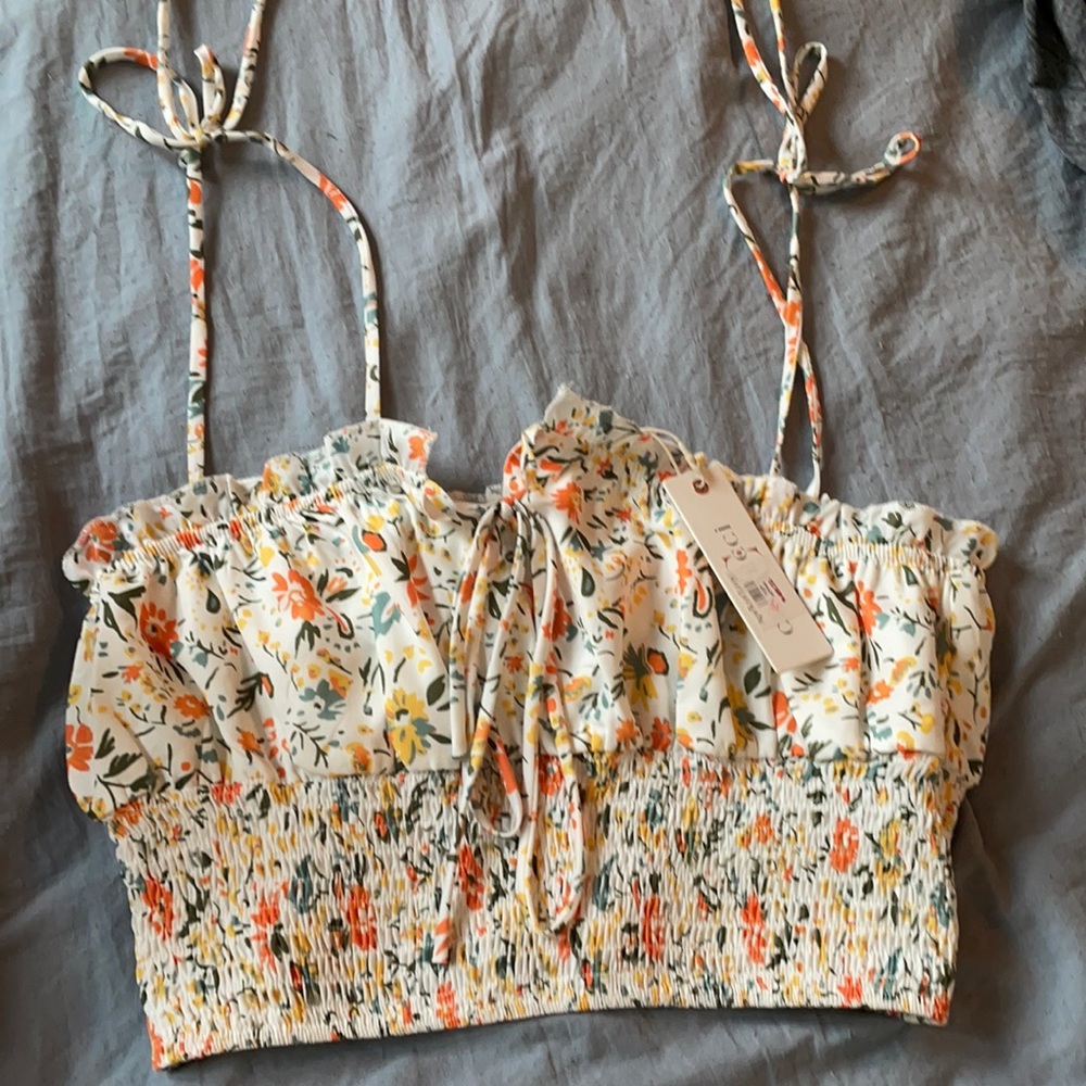 Brand New Fun Floral Cellecci Tie Top!